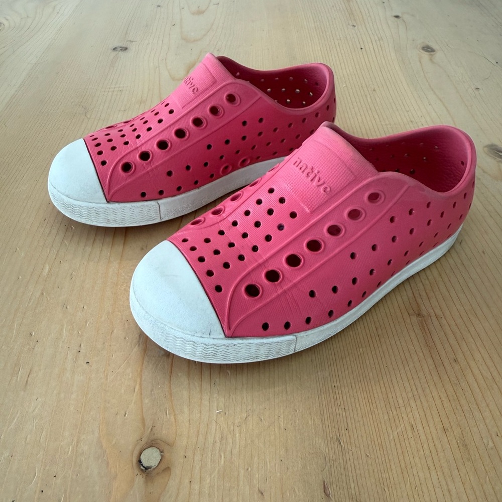 Native Jefferson Shoes Kid Girls Size 9 In Bright Pink